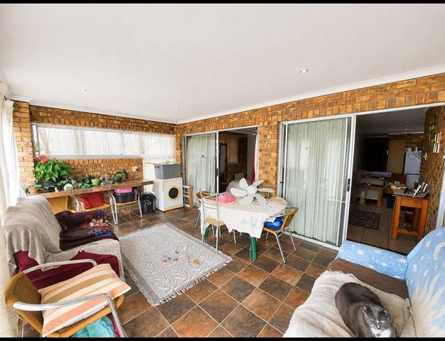 10 BEDROOM HOUSE FOR SALE IN MANABA BEACH